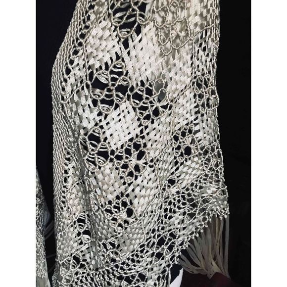 Wrap, Vintage Ivory/Peach 1990s Silk Macreme Shawl with long Fringe - Picture 10 of 10
